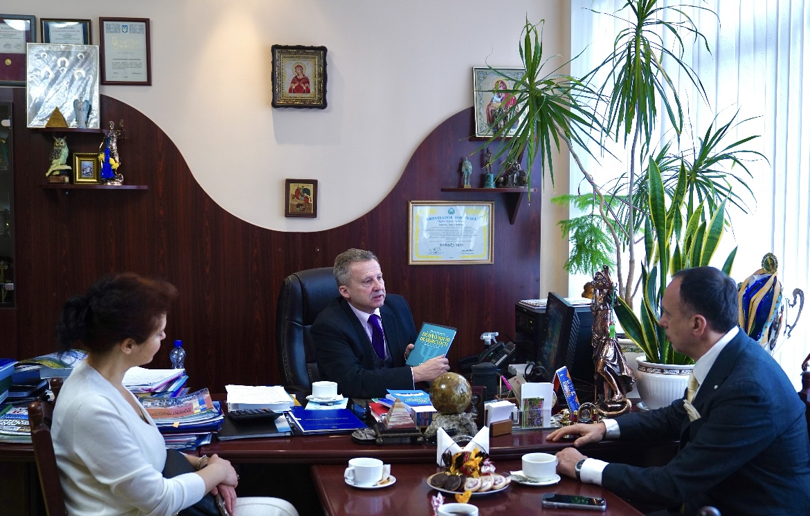 0-02-05-63288a921ea58508c3212e16851de122b2d9cf45603ba49148eaf18361d5f894_81ee119354569641