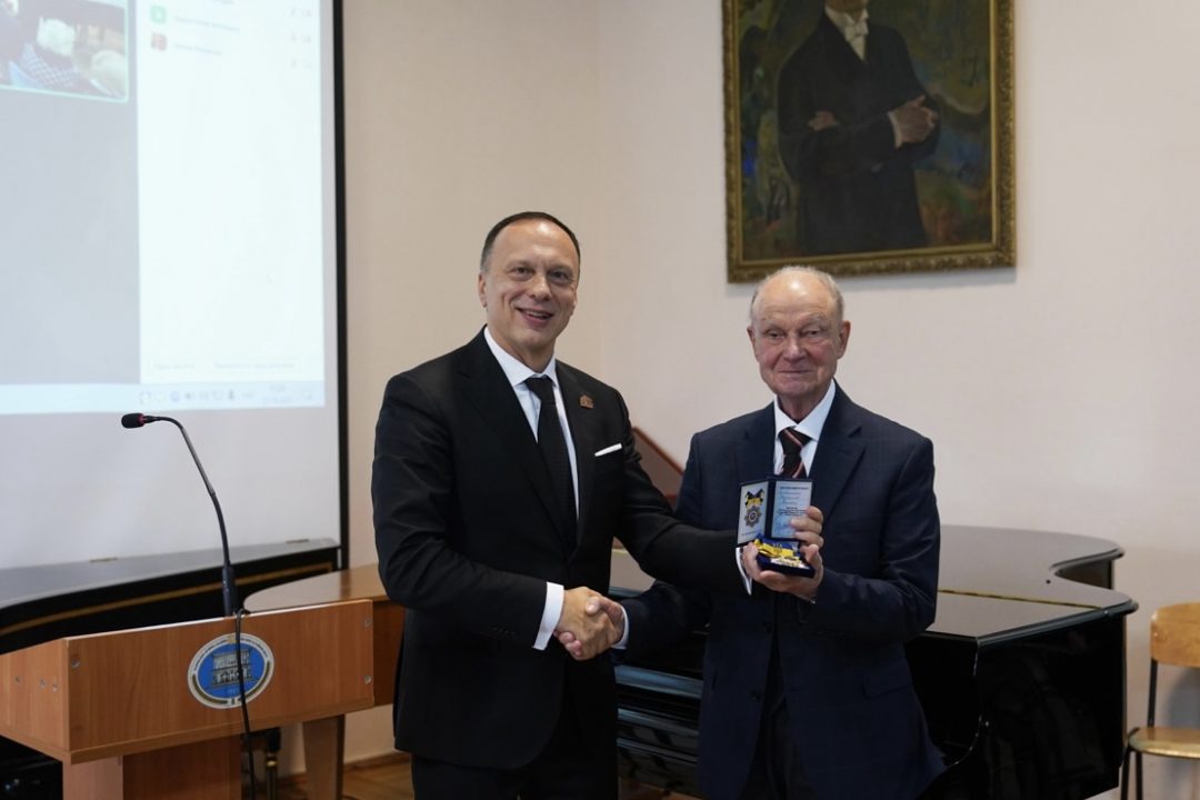 0-02-05-d82c6dd239ad4371c568b6ef4f3d066af2f53eb80d74d9110da2d2ad9de9bc98_e7a46fdac2fc4276 0-02-05-d82c6dd239ad4371c568b6ef4f3d066af2f53eb80d74d9110da2d2ad9de9bc98_e7a46fdac2fc4276