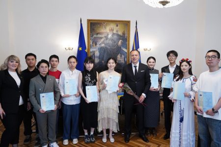 Китайські випускники отримали дипломи магістра